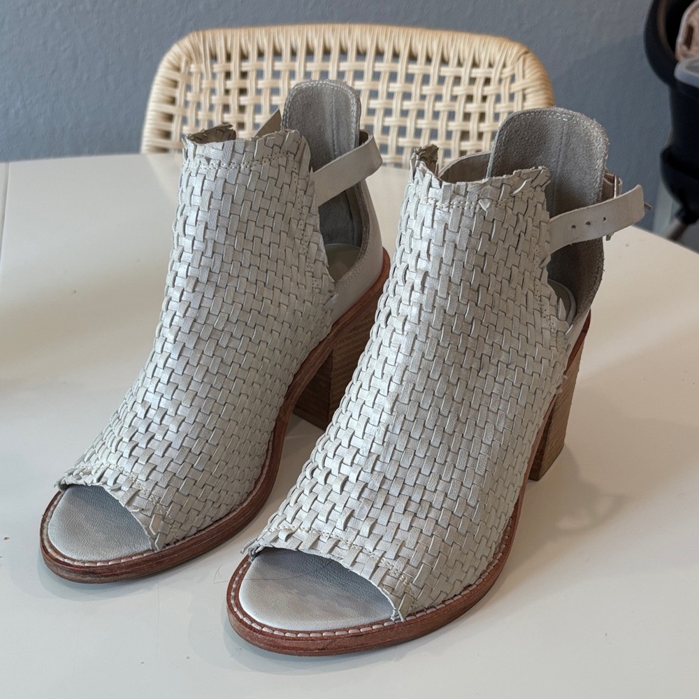 DIBA TRUE WOMEN'S ZEST FULLY BLOCK HEEL SANDALS (bone 7.5)